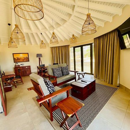 Hwange Safari Lodge Dete Exteriör bild