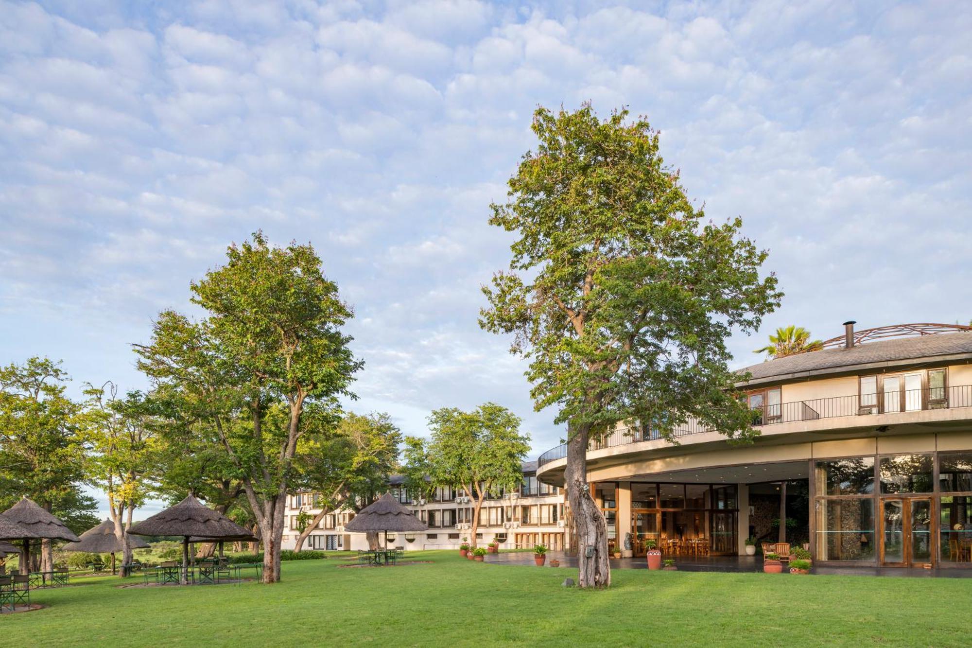 Hwange Safari Lodge Dete Exteriör bild